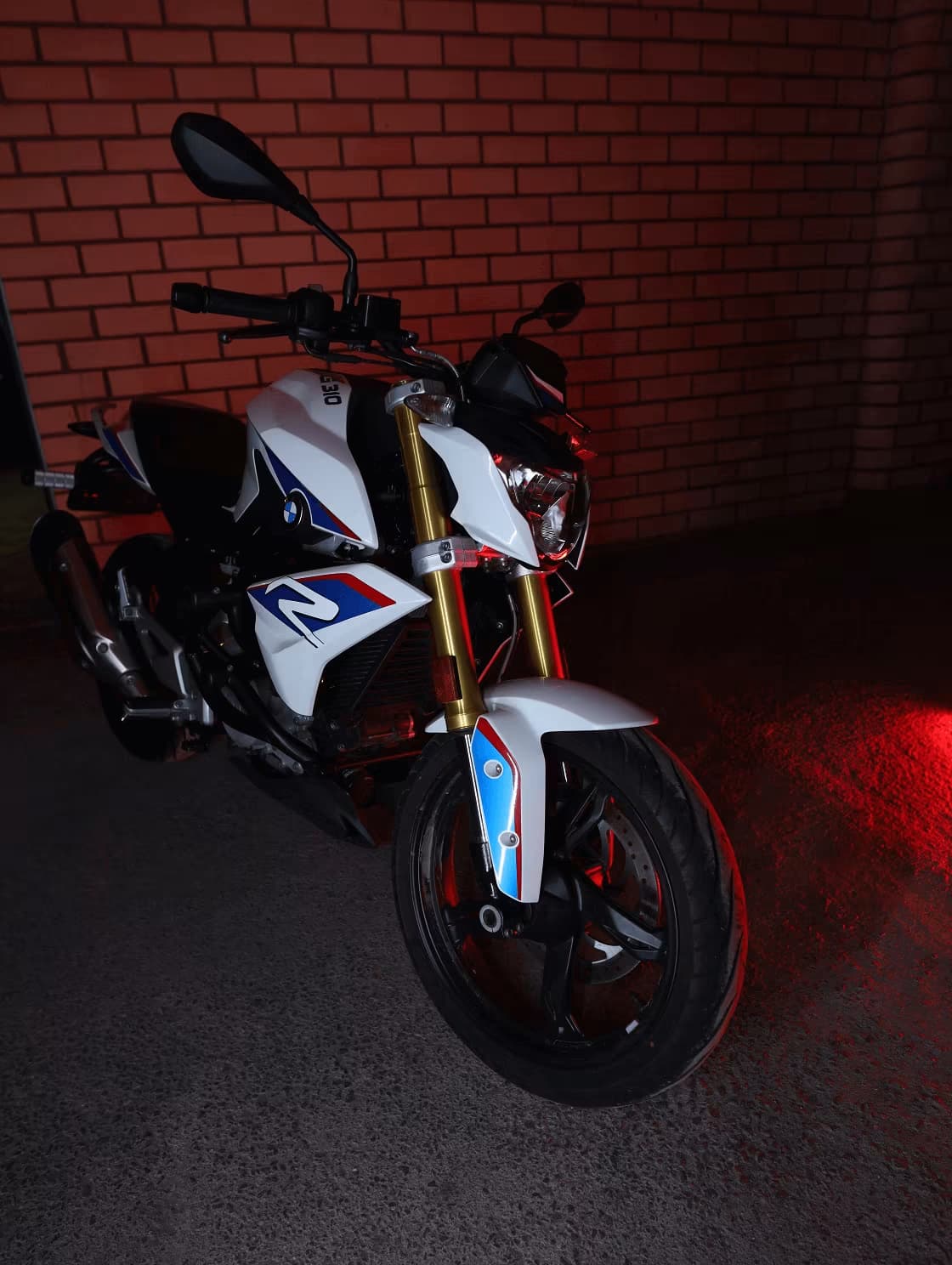 BMW G310 R